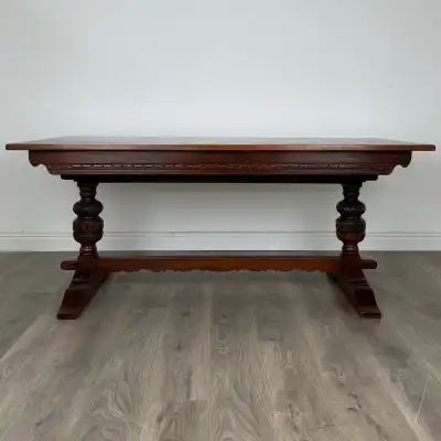 Antiker  Esstisch aus   Massivholz Eiche