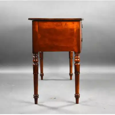 Mahagoni-Sideboard  Schreibtisch