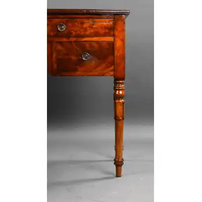 Mahagoni-Sideboard  Schreibtisch