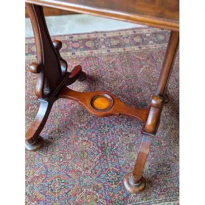 Eleganter viktorianischer offener Davenport-Schreibtisch aus dem 19. Jahrhundert (ca. 1880)
