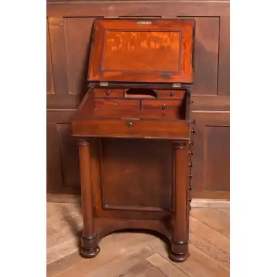 Antiker viktorianischer Rosenholz-Davenport mit Messing-Galerie (ca. 19. Jahrhundert)