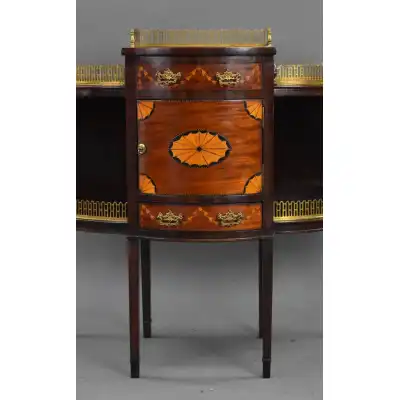 Elegantes Edwardianisches Mahagoni-Sideboard mit Intarsien & Messinggalerie (ca. 1901-1910)