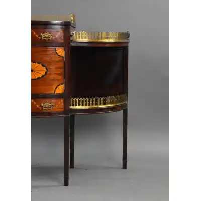 Elegantes Edwardianisches Mahagoni-Sideboard mit Intarsien & Messinggalerie (ca. 1901-1910)