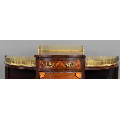Elegantes Edwardianisches Mahagoni-Sideboard mit Intarsien & Messinggalerie (ca. 1901-1910)