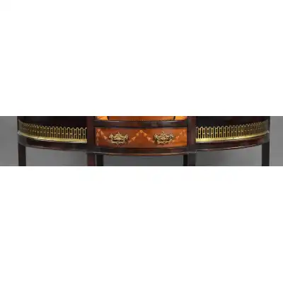 Elegantes Edwardianisches Mahagoni-Sideboard mit Intarsien & Messinggalerie (ca. 1901-1910)