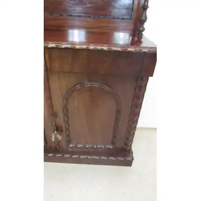 Exquisites viktorianisches Mahagoni-Sideboard mit Gadrooned-Schnitzereien (ca. 19. Jahrhundert)