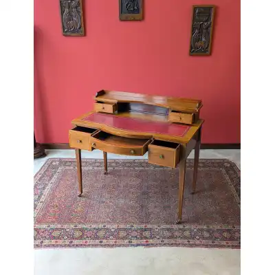 Antiker Schreibtisch aus Mahagoni