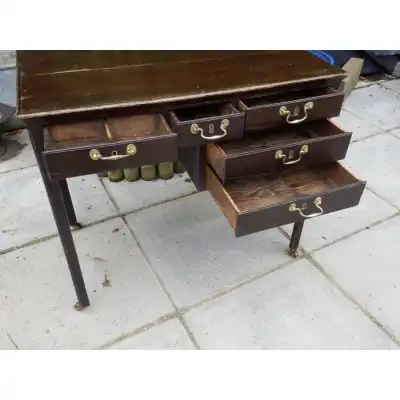 Viktorianischer Schreibtisch – Klassische Eleganz mit 5 Schubladen