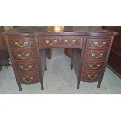 Antiker Schreibtisch 