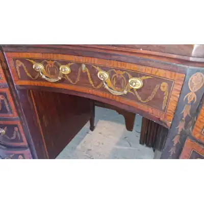 Antiker Schreibtisch 