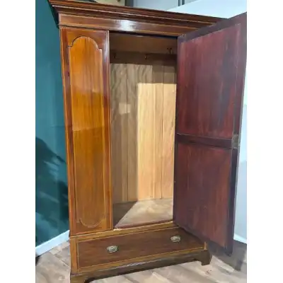 Antiker Edwardianischer Mahagoni-Kleiderschrank mit Spiegel & Intarsien – Eleganz & Funktionalität
