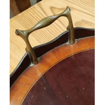 Ovales Mahagoni-Tablett mit Intarsien