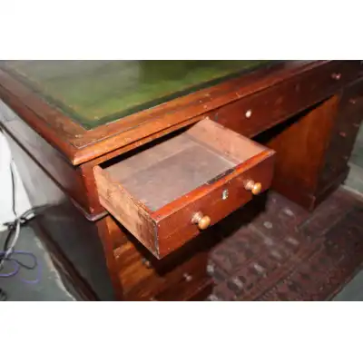 Viktorianischer Mahagoni-Schreibtisch – Zeitlose Eleganz & Funktionalität