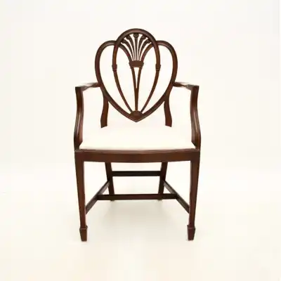 Set aus zehn Mahagoni-Shield-Back-Esszimmerstühlen 