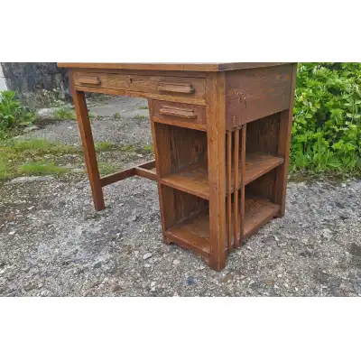 Seltener Eichen-Schreibtisch von Globe Wernicke 