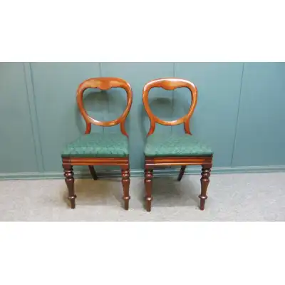 antikes Set von zehn Esszimmerstühlen