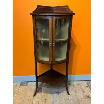 Edwardianischer Mahagoni-Eckvitrinenschrank mit Intarsien – Antik, ca. 1910
