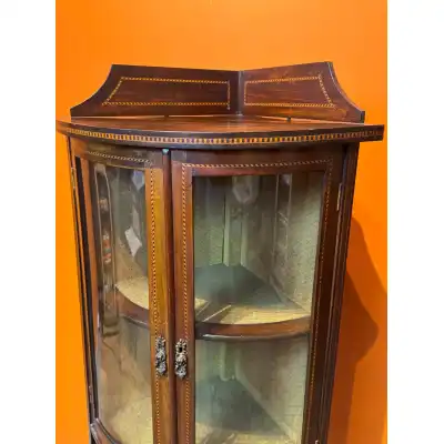 Edwardianischer Mahagoni-Eckvitrinenschrank mit Intarsien – Antik, ca. 1910