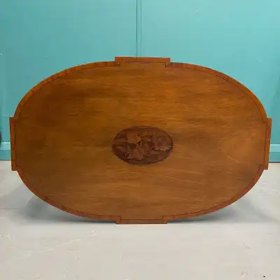 Edwardianischer ovaler Mahagoni-Beistelltisch mit Intarsien