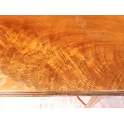 Edwardianischer Beistelltisch aus massivem Walnuss – Antik & Original