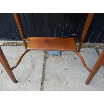 Edwardianischer Beistelltisch aus massivem Walnuss – Antik & Original