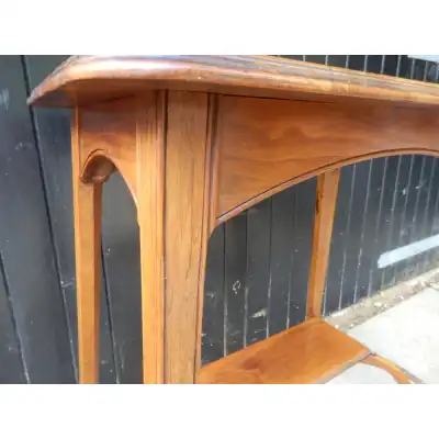 Edwardianischer Beistelltisch aus massivem Walnuss – Antik & Original
