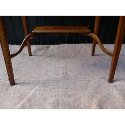 Edwardianischer Beistelltisch aus massivem Walnuss – Antik & Original