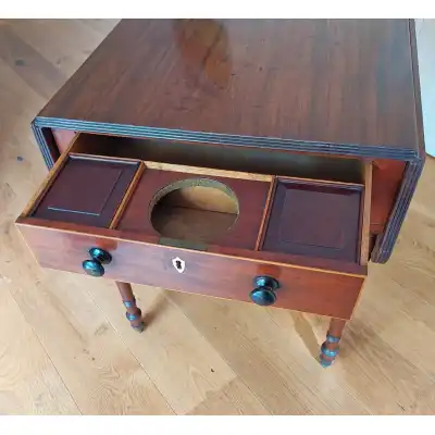 Regency Mahagoni Pembroke-Tisch mit 2 Schubladen & Teebox – Antik