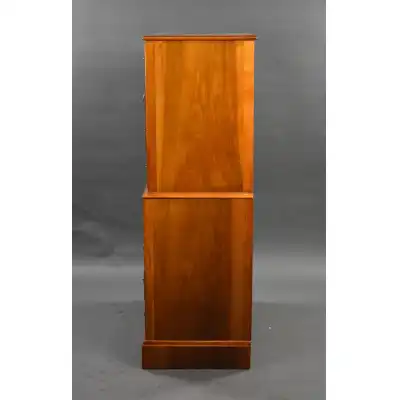 Antike Nussbaum-Kommode auf Kommode mit acht Schubladen