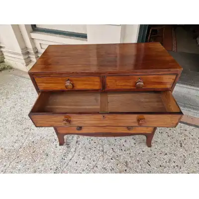 Georgianische Mahagoni-Kommode mit Eichenholz-Schubladen – Antik, 18. Jahrhundert