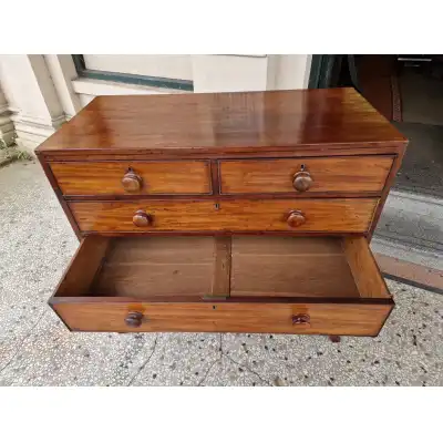 Georgianische Mahagoni-Kommode mit Eichenholz-Schubladen – Antik, 18. Jahrhundert