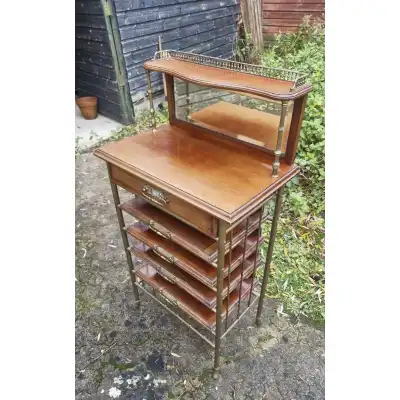 Seltenes spätvictorianisches Mahagoni-Musikschrank mit Messingdetails – Antik