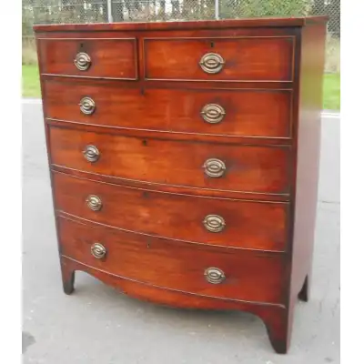 Georgianische Mahagoni-Kommode mit geschwungener Front & Messinggriffen – Antik, ca. 1800