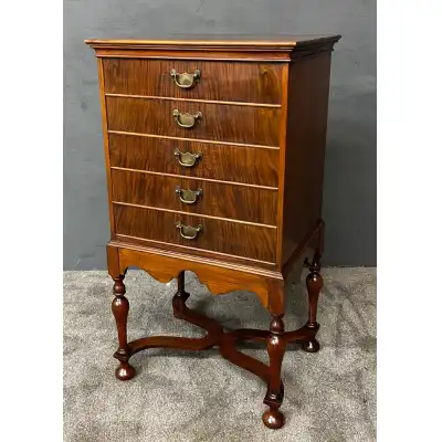 Antiker Walnuss-Musikschrank mit fünf Klappschubladen – ca. 1920