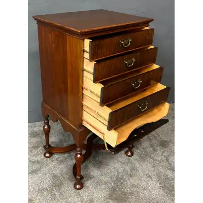 Antiker Walnuss-Musikschrank mit fünf Klappschubladen – ca. 1920