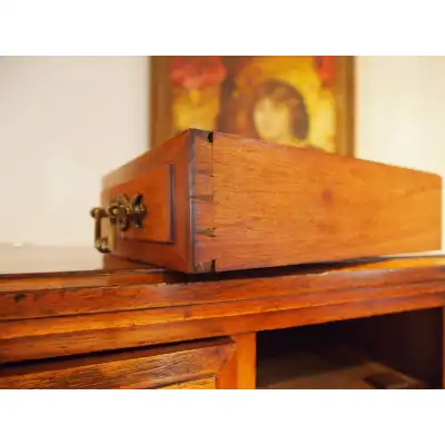 Seltene Arts & Crafts Miniatur-Kommode aus Walnuss – Antik, ca. 1880