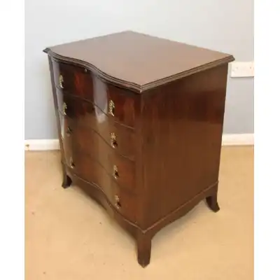 Antike kleine Mahagoni-Kommode mit geschwungener Front – ca. 1920