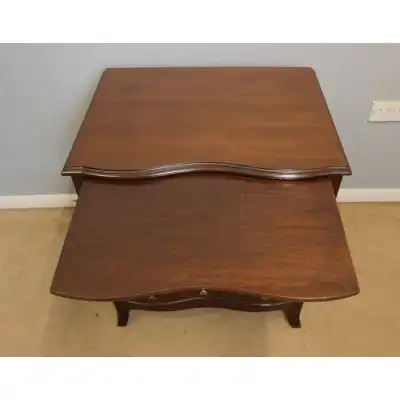 Antike kleine Mahagoni-Kommode mit geschwungener Front – ca. 1920