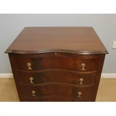 Antike kleine Mahagoni-Kommode mit geschwungener Front – ca. 1920