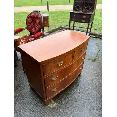 Antike George-III-Mahagoni-Kommode mit geschwungener Front – ca. 1820