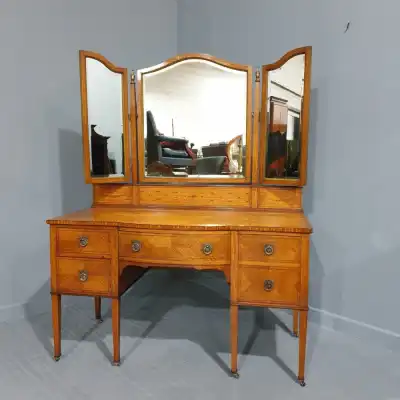 Antiker Schminktisch – Eleganz aus der Edwardianischen Epoche