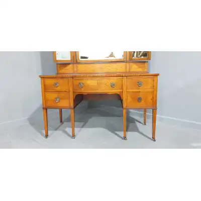 Antiker Schminktisch – Eleganz aus der Edwardianischen Epoche