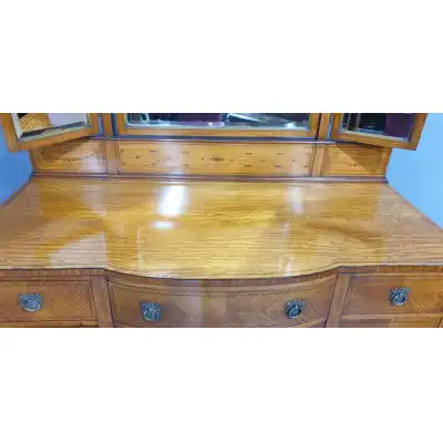 Antiker Schminktisch – Eleganz aus der Edwardianischen Epoche