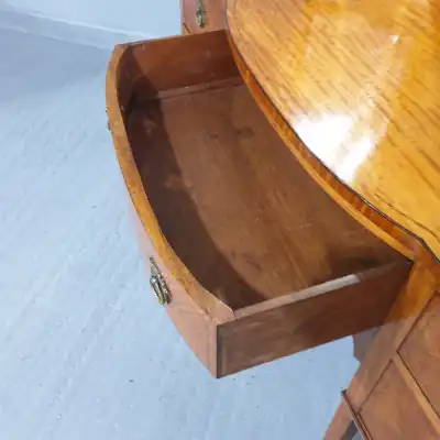 Antiker Schminktisch – Eleganz aus der Edwardianischen Epoche