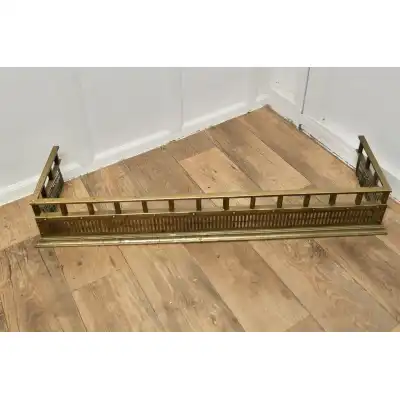 Hochwertiges viktorianisches Messing-Kamingitter – Stilvoll & robust