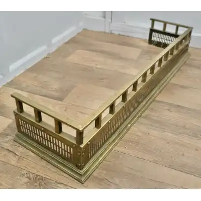 Hochwertiges viktorianisches Messing-Kamingitter – Stilvoll & robust