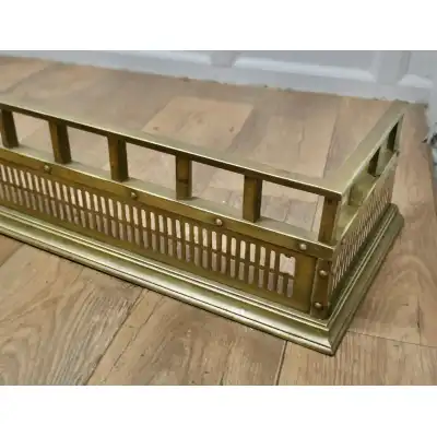 Hochwertiges viktorianisches Messing-Kamingitter – Stilvoll & robust