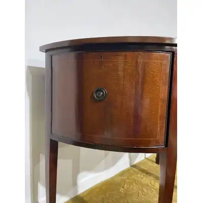 Edwardian Mahogany Inlaid Demi Lune Sideboard – Ein Meisterwerk der Möbelkunst