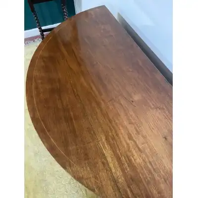 Edwardian Mahogany Inlaid Demi Lune Sideboard – Ein Meisterwerk der Möbelkunst