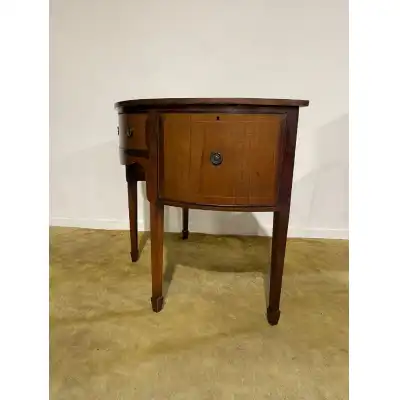 Edwardian Mahogany Inlaid Demi Lune Sideboard – Ein Meisterwerk der Möbelkunst